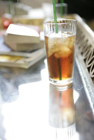 海浜幕張の居酒屋「大衆酒場 ムロヒガシ」：炭火串焼きとリーズナブルな価格設定が魅力の大衆酒場